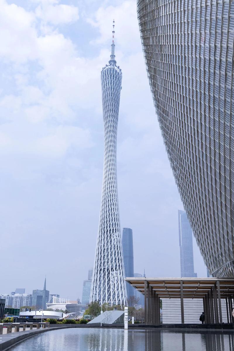 从传统到现代：房屋建筑施工行业的演变